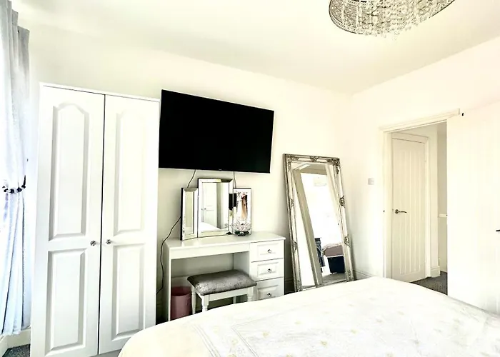 Arthur Street, Stylish 3 Bedroom House