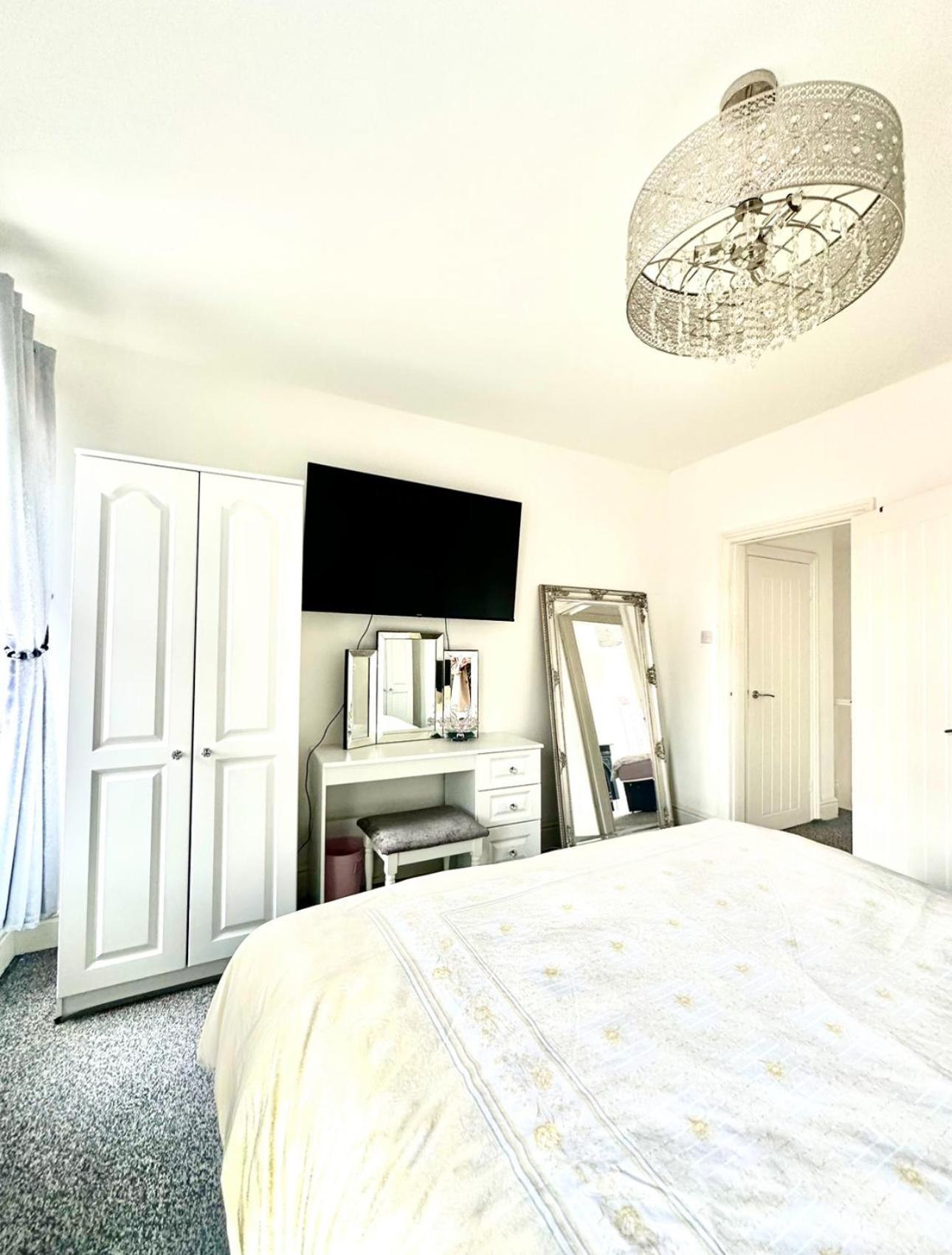 Arthur Street, Stylish 3 Bedroom House Holiday home *