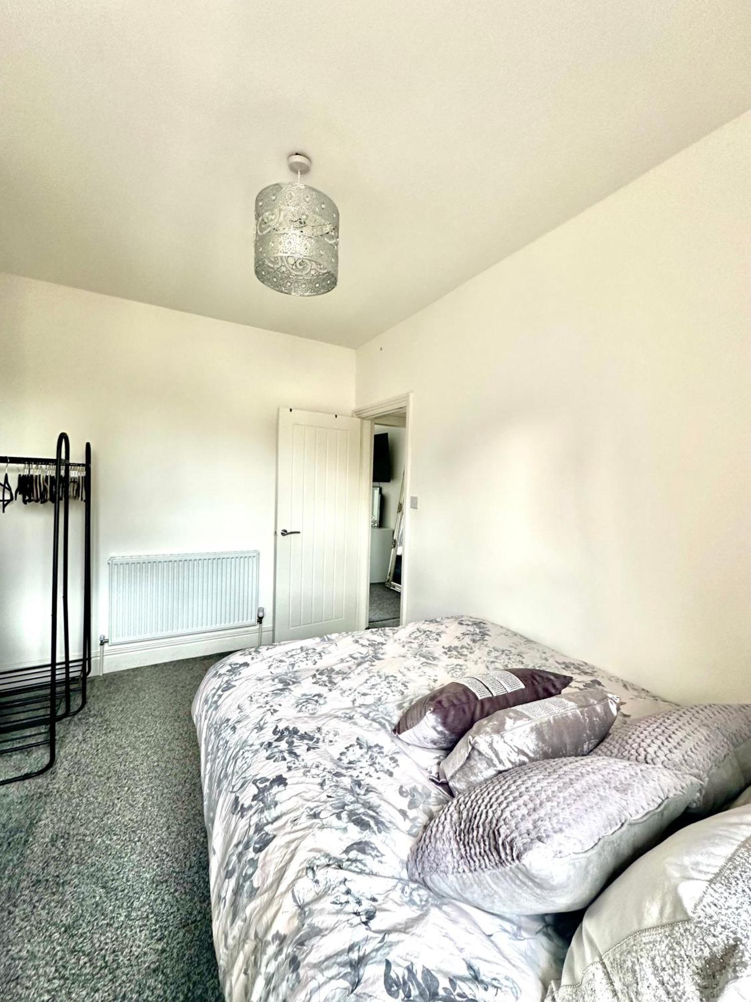 Arthur Street, Stylish 3 Bedroom House * Kingston upon Hull